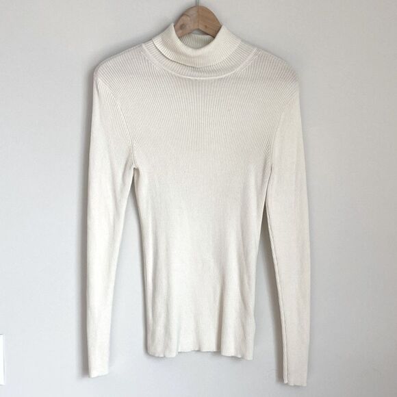 Express Elegant Cream Turtleneck Sweater Lightweight Neutral Basic Must Have New - Picture 1 of 6